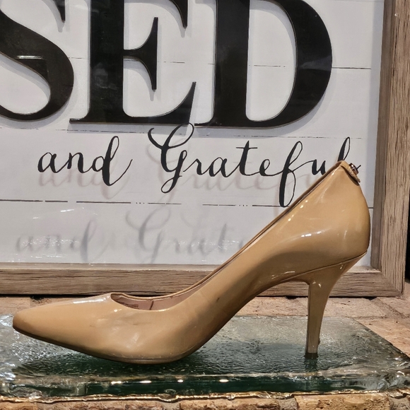 Michael Kors Beige Light Brown Patent Leather Heels Sz 8 - Picture 4 of 11